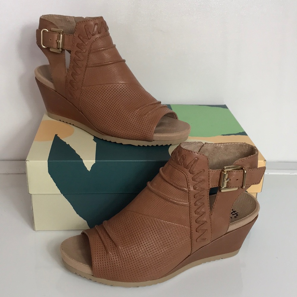 Earth Attalea Bonaire Whipstitch Leather Wedge - Picture 4 of 7